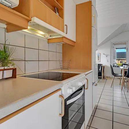 Сasa de vacaciones House With Whirlpool And Sauna - Sj517